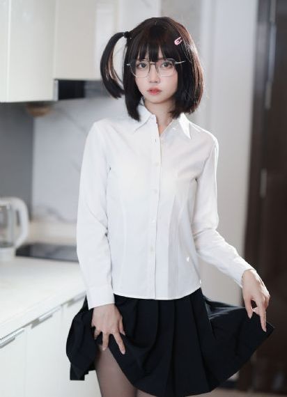 欧美金发美女穿旗袍_蓝光高清电影在线