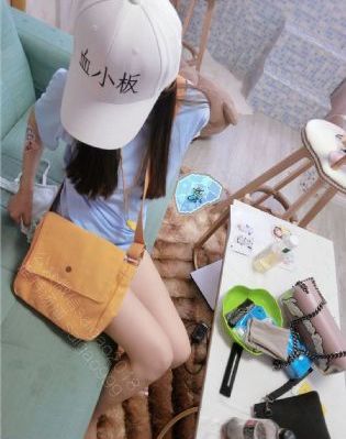 欧美手表女_高清完整无删减高清视频播放